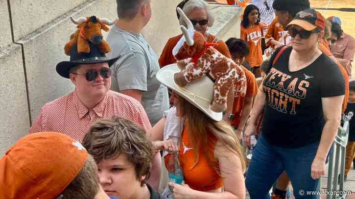 Longhorns fans enjoyed autographs, access even without spring football game