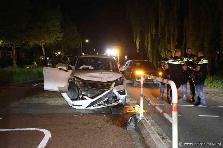 Dronken automobilist gewond na knal op middengeleider