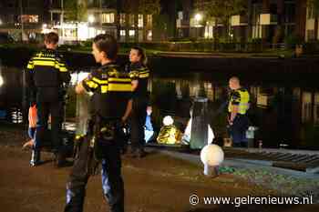 Twee omstanders redden persoon uit water