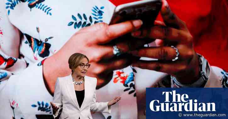 Vodafone whistleblowers warned executives about plight of high street store staff