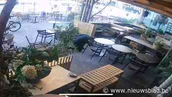 Poging tot inbraak mislukt, dus neemt dief terrasspullen mee