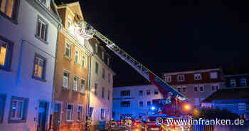 Bamberg: 56-Jähriger muss nach Wohnungsbrand reanimiert werden - Gebäude evakuiert