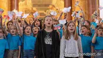 Chorfestival im Michel mit 500 Kindern und einer NDR-Bekanntheit