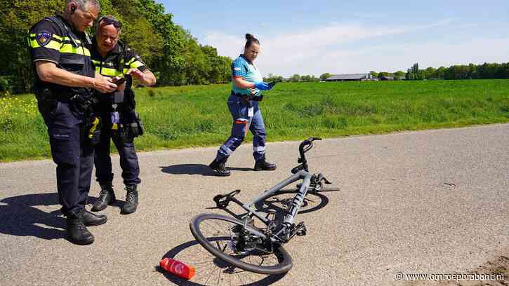 Wielrenner en motorrijder botsen op elkaar, allebei gewond