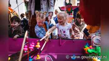 Muziek, spelletjes en vrijmarkten: Zo vierde Gouda Koningsdag 2025