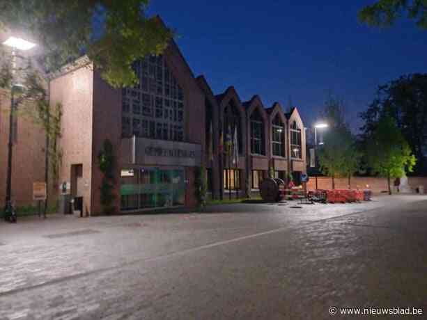 Christophe (54) kreeg uit het niets messteek in zijn hals: “Plots voelde ik een prik en bloedde ik als een rund”