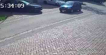 KIJK | Camerabeelden laten zien waarom auto ineens onder de witte smurrie zit