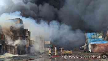 Mehr als 1.000 Verletzte nach Explosion in iranischem Containerhafen