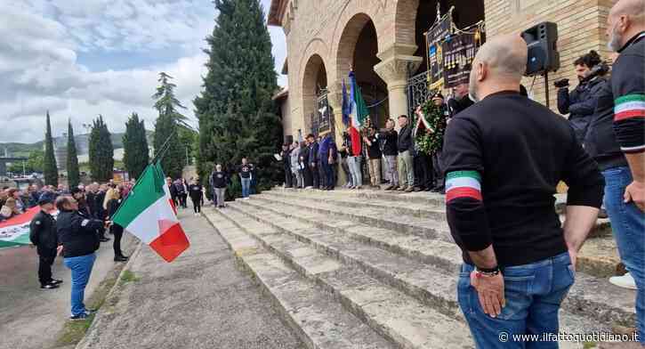 Predappio, 150 persone ricordano gli 80 anni dalla morte di Mussolini: rito del presente ma nessun saluto romano