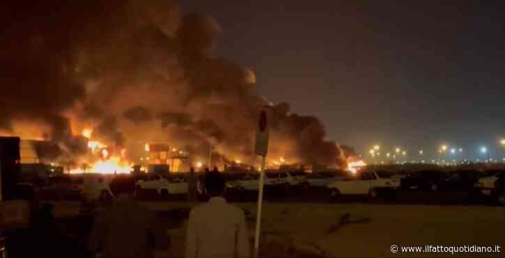 Iran, non ancora domato il maxi-incendio al porto di Shahid Rajaee dopo l’esplosione: 28 i morti