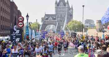 Propalästinensische Aktivisten streuen rotes Pulver bei London Marathon