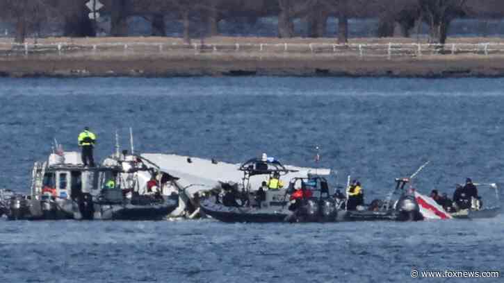 Black Hawk pilot failed to heed flight instructor in moments before plane collision over DC: report