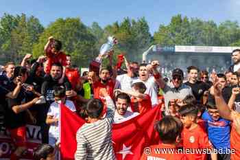 Turkse Rangers maakt favorietenrol waar en kroont zich voor bijna 800 supporters tot kampioen in eerste provinciale
