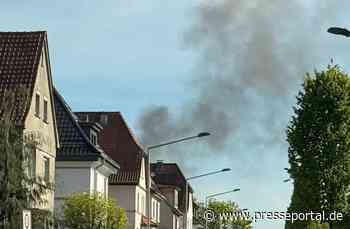 FW-DT: Garagenbrand - Deutliche Rauchsäule bereits auf Anfahrt sichtbar