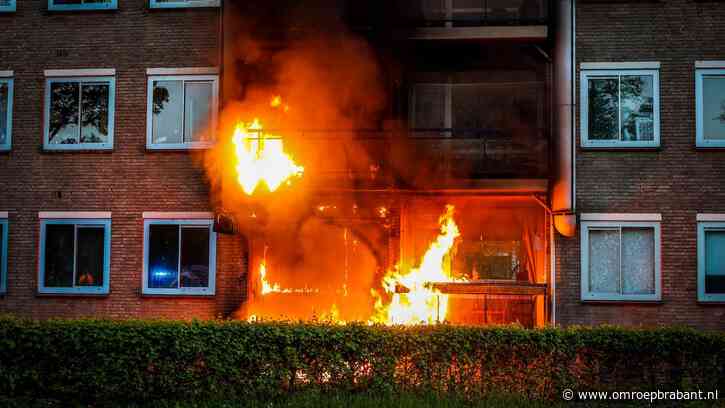 Brand in flatgebouw, meerdere appartementen beschadigd