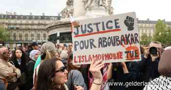 Dader moord in Franse moskee al dagen op de vlucht voor politie: ‘Potentieel extreem gevaarlijk’