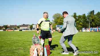 Lijnrechter Eric Deckers uit Gooreind hangt na 35 jaar vlag aan de haak
