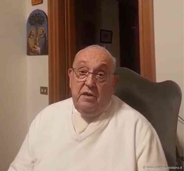 Papa Francesco, il videomessaggio inedito rivolto ai giovani: “Imparate ad ascoltare, aiuta la pace”