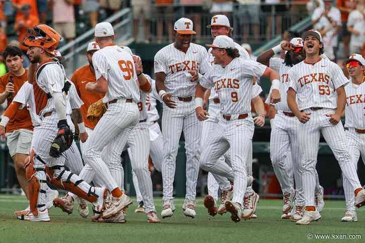 No. 1 Texas sweeps Lone Star Showdown series over Texas A&M with another 1-run win