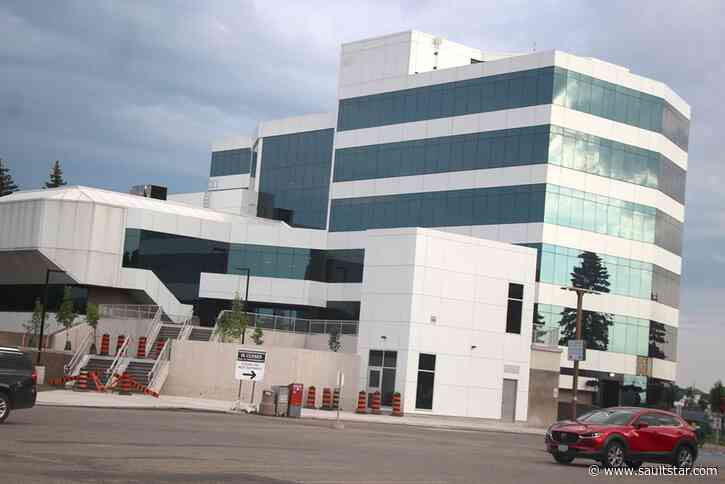 City workers move into Civic Centre in 1975