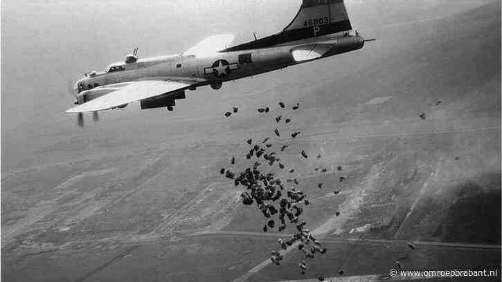 Bommenwerpers werpen voedsel af, bevrijders in de bak