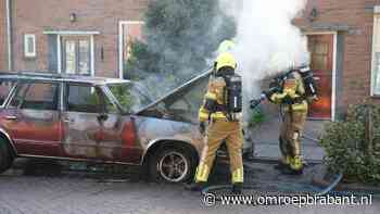 Oldtimer volledig uitgebrand in Waalwijk
