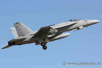 Amerikaanse F-18 valt van vliegdekschip