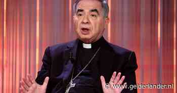 Voor fraude veroordeelde kardinaal (76) ziet af van deelname aan conclaaf: ‘Ik ben wel onschuldig’