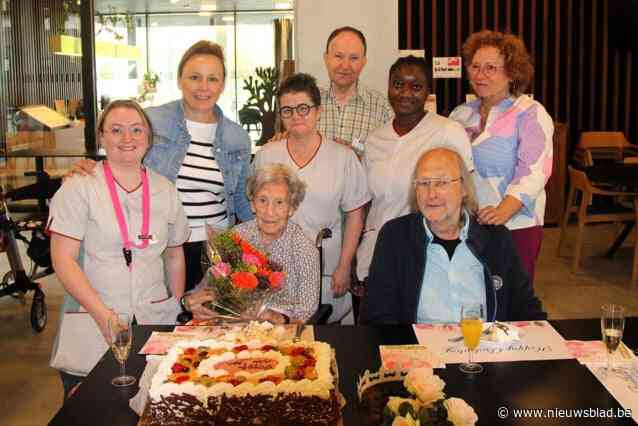 Anna Ryckebosch vierde 100ste verjaardag in WZC Sint-Vincentius: “Optimisme en gezond leven is mijn geheim”
