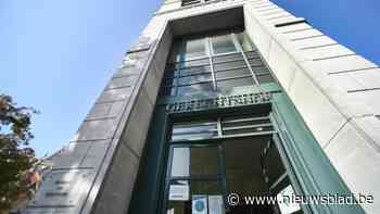 Diepenbekenaar (38) krijgt 15 maanden cel met uitstel nadat hij zetel in brand stak en dreigde om keel van vriendin over te snijden