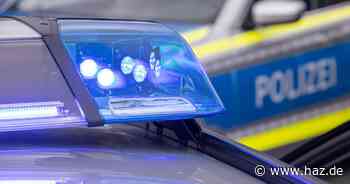 Pistole und Messer: Duo überfällt in Hannover Mann beim Einparken