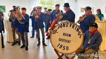 Boomse St-Jansvrinde blazen 75 kaarsjes uit: “Trompet leren spelen door naar vingers van Louis te zien”