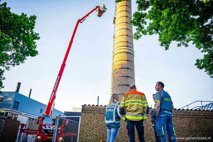Activist klimt in toren van Radboudumc