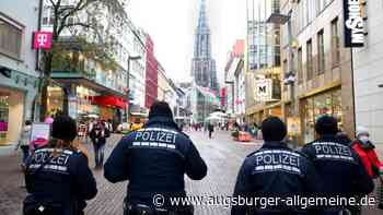 Vier Männer schlagen 42-Jährigen bewusstlos und stehlen sein Handy