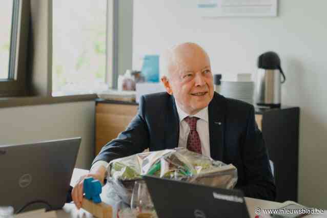 Pol Descamps (90) in de bloemetjes gezet door Howest