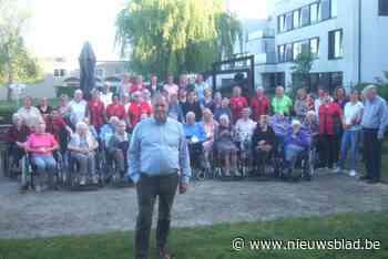 Franky (60) uitgewuifd door bewoners en personeel: “Ik moet de lonen en wedden nog ingeven”