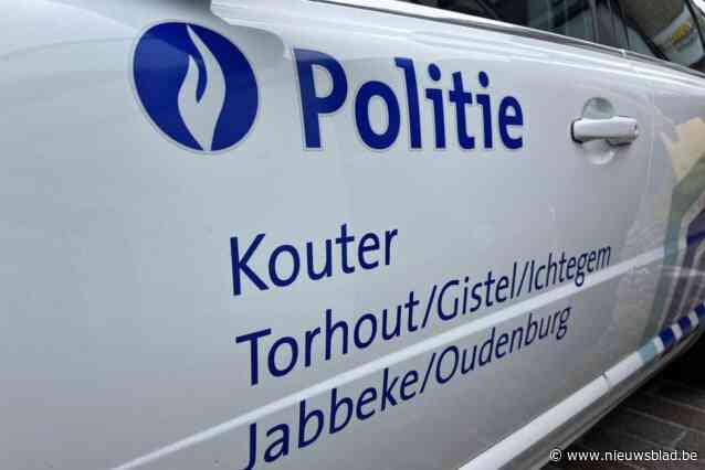 Kop-staartbotsing met vier wagens aan werken