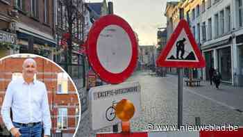 Vaste Commissie voor Taaltoezicht geeft Liers gemeenteraadslid Jan Mortelmans (Vlaams Belang) gelijk: tweetalig verkeersbord was in strijd met taalwet