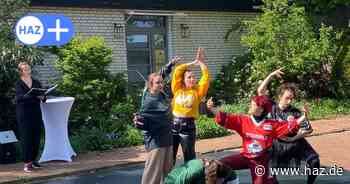 Tanz für die Choreografin: Tafel für Yvonne Georgi in Herrenhausen enthüllt