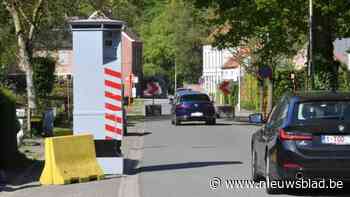 Daar is de forse flitspaal weer: Wijnegem speelt geen verstoppertje om hardrijders te ontmoedigen