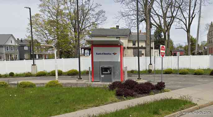 Gusty winds blow cash around busy Niagara Falls intersection