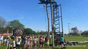 Klimmen in palmbomen tijdens Buitenspeeldag