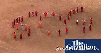 Venezuelan detainees at Texas center spell out SOS with their bodies