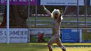 Bayernliga-Spiel wird zur Borat-Show – Flitzer sorgt für Lachflash