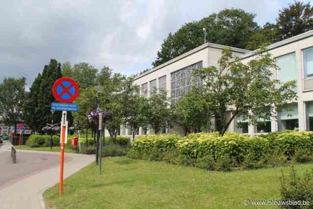 Een nieuw dienstencentrum in Melle en een ontmoetingsplek in iedere wijk: eerste fusiebestuur trekt met plannen de boer op. “Samen maken we de mooiste randgemeente van Gent”