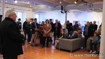 Tierisch, bunt und frech: Tölzer Kunstverein zeigt Werke im Stadtmuseum