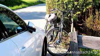 Radfahrer bei Bruckmühl von Auto erfasst: Person „schwerst verletzt“ – Polizei nennt Details