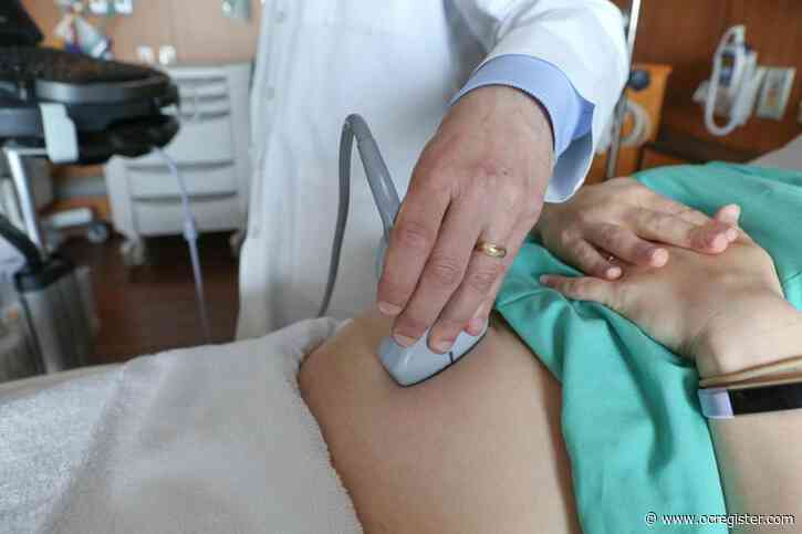US maternal death rate rose slightly last year, health officials say