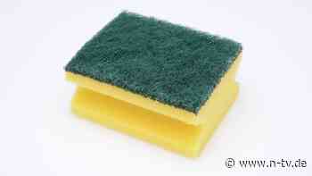 Vorsicht Keimfalle: Wie oft sollte man den Küchenschwamm wechseln?