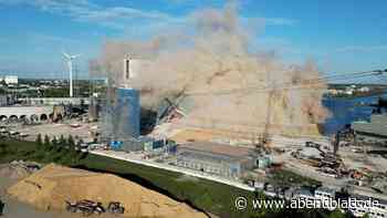 Kraftwerk Moorburg ist Geschichte: Spektakuläre Sprengung im Video